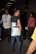 Priyanka Chopra snapped at International airport on 31st Oct 2012 (25).JPG